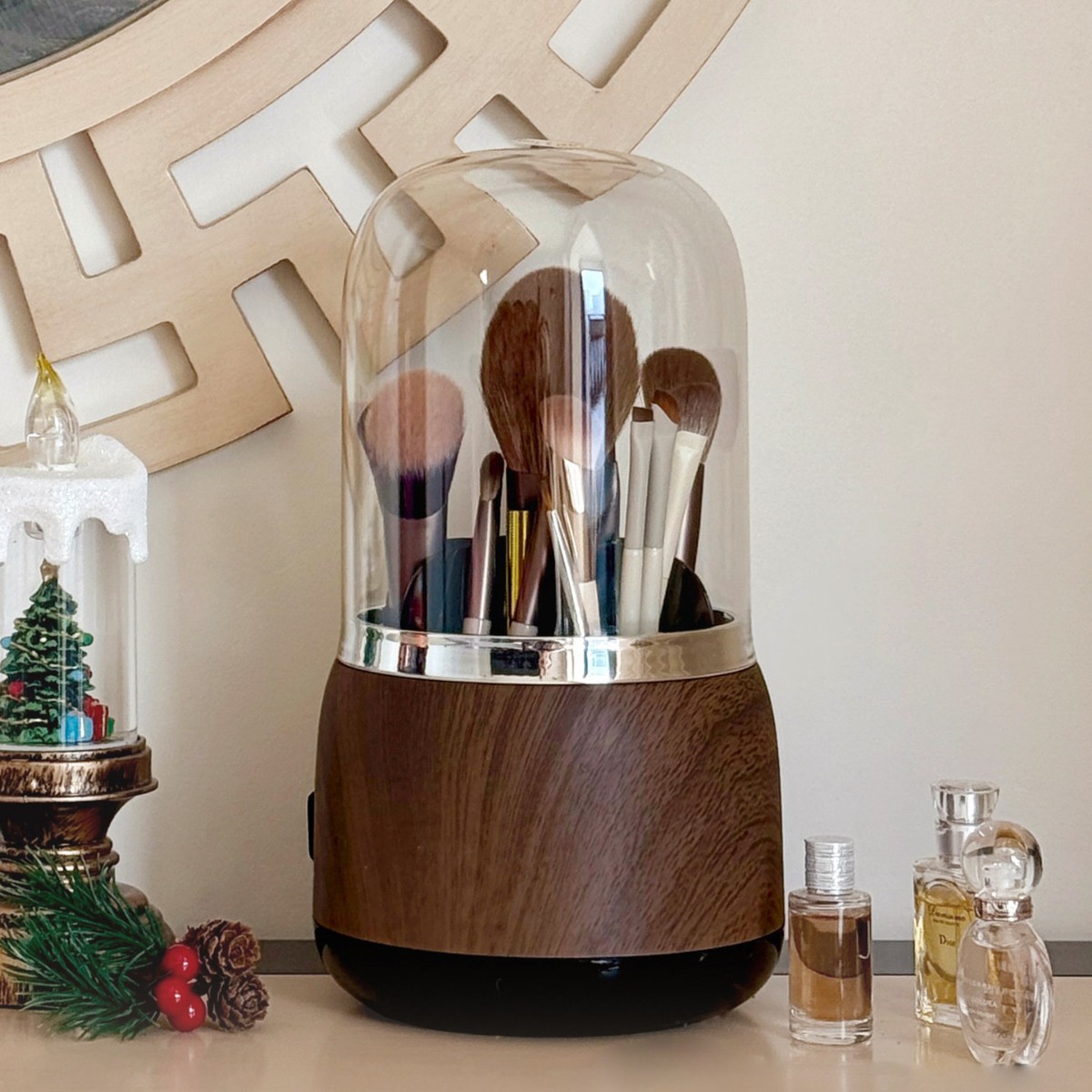 Luxury Skincare And Makeup Brands - Light Luxury Makeup Brush Holder Desktop